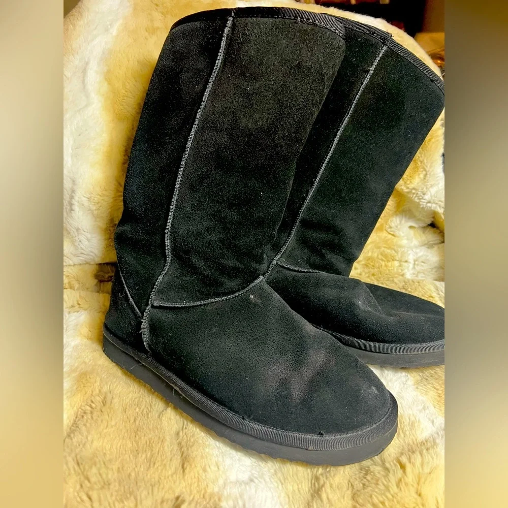 UGG Black Suede Classic 5815 Boots, W6
